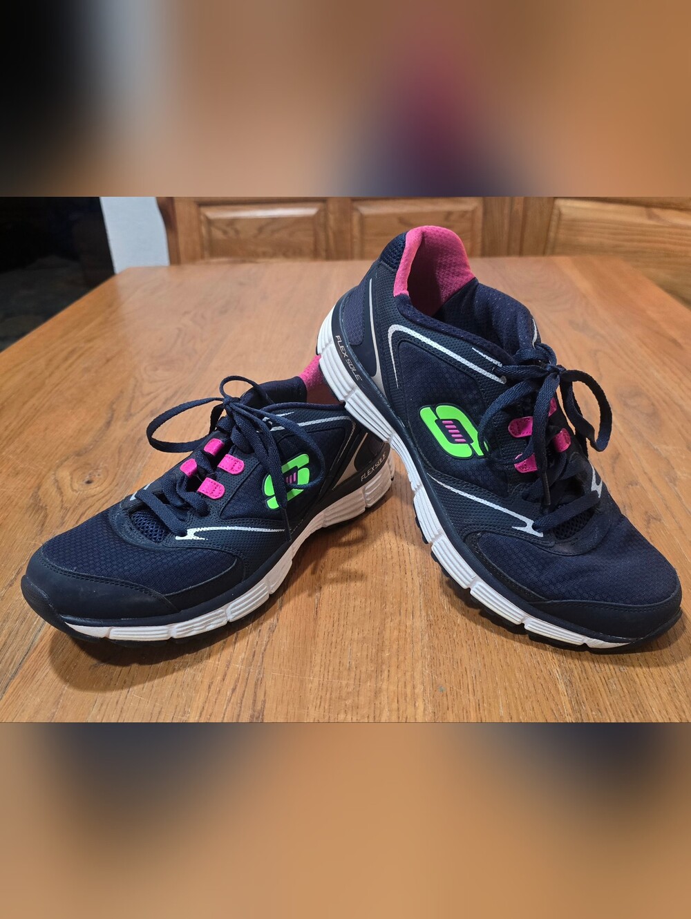 Skechers Sport Flex Sole Sneakers-LIKE NEW! Size 9
